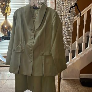 Roamans Two piece suit 12W New w/t